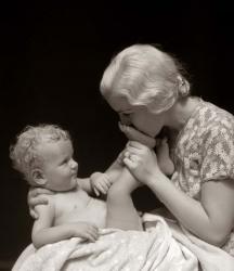 1930s Mother Kissing Bottom Of Baby'S Foot | Obraz na stenu