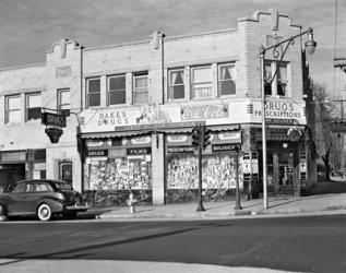 1940s Storefront Drugstore Windows Full Of Products | Obraz na stenu