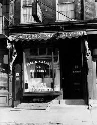 1930s Pharmacy Storefront | Obraz na stenu