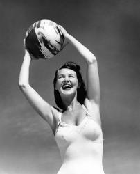 1940s Woman In White Bathing Suit Holding A Beach Ball | Obraz na stenu