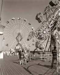 1960s Teens Looking At Amusement Rides | Obraz na stenu