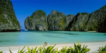 Couple standing on the beach, Thailand | Obraz na stenu