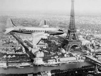 Airplane Over Paris | Obraz na stenu