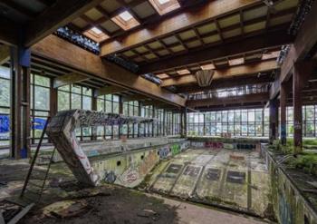 Abandoned Resort Pool, Upstate NY | Obraz na stenu