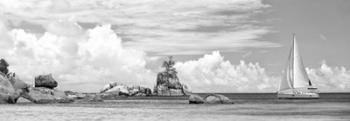 Sailboat at La Digue, Seychelles (BW) | Obraz na stenu