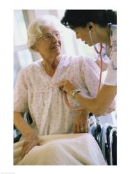 Female nurse checking a female patient's heartbeat | Obraz na stenu