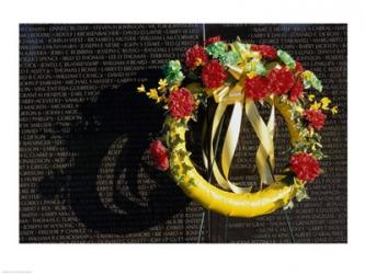 Wreath on the Vietnam Veterans Memorial Wall, Vietnam Veterans Memorial, Washington, D.C., USA | Obraz na stenu