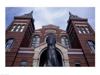 Low angle view of the Arts and Industries Building, Washington, D.C., USA | Obraz na stenu