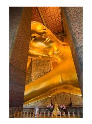 Statue of reclining Buddha in a Temple, Bangkok, Thailand | Obraz na stenu