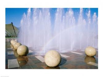 USA, California, Stockton, Weber Point Events Center, Rainbow created by water splashing from fountain | Obraz na stenu