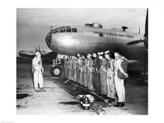 Group of army soldiers standing in a row near a fighter plane, B-29 Superfortress | Obraz na stenu