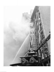 Fire engine with ladder up burning building | Obraz na stenu