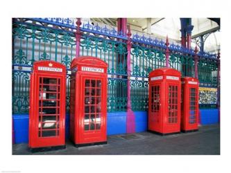 Four telephone booths near a grille, London, England | Obraz na stenu