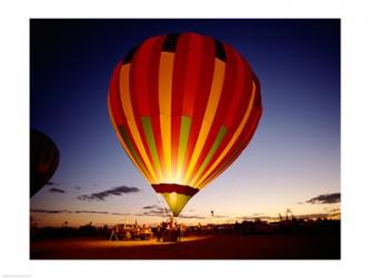 Low angle view of a hot air balloon taking off, Albuquerque, New Mexico, USA | Obraz na stenu