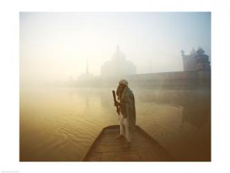 Silhouette of a man standing on a boat in the Yamuna River, Taj Mahal, Agra, Uttar Pradesh, India | Obraz na stenu