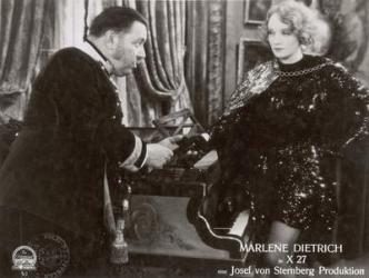 Still from the film "Dishonored" with Warner Oland and Marlene Dietrich, 1931 (b/w photo) | Obraz na stenu