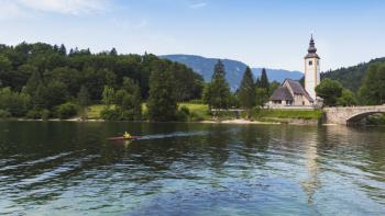 an kayaking on Lake Bohinj, Triglav National Park, Upper Carniola, Slovenia (photo) | Obraz na stenu