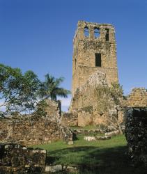 The cathedral ruins (photo) | Obraz na stenu