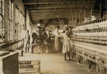 Two young spinners in Catawba Cotton Mills, Newton, North Carolina, 1908 (b/w photo) | Obraz na stenu