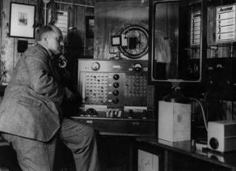Transmission receptor, Berlin, c.1929 (b/w photo) | Obraz na stenu