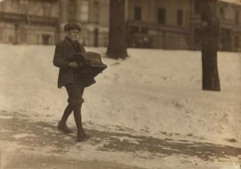 Louis A. Caulfield, aged 16, on Boston Common delivering a heavy type-writer about 1/2 mile for Model Typewriter Inspection Co. earning $6 a week, 1917 (b/w photo) | Obraz na stenu