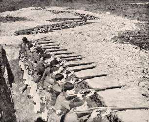Glasgow Highlanders in trenches, 1915, from 'The War Illustrated Album deLuxe' published in London, 1916 (litho) | Obraz na stenu