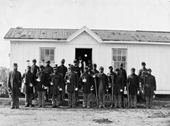 Arlington, Va. Band of 107th U.S. Colored Infantry at Fort Corcoran, 1865 (b/w photo) | Obraz na stenu