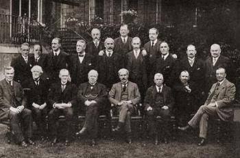 Britain's first Labour Government in 1924, from 'The Story of Twenty Five Years', published 1935 (b/w photo) | Obraz na stenu