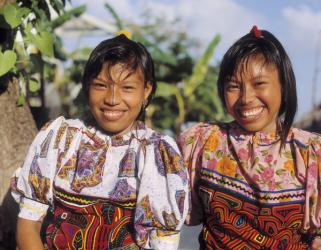 Two Cuna Indian girls (photo) | Obraz na stenu