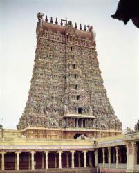 View of the carved exterior of the south gopuram (photo) | Obraz na stenu