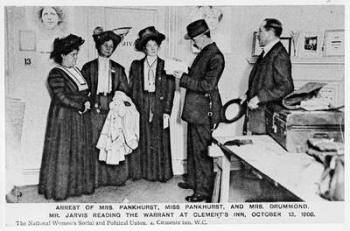 Arrest of Mrs Pankhurst, Miss Pankhurst and Mrs Drummond. Mr.Jarvis reading the warrant at Clements Inn, October 13, 1908 (b/w photo) | Obraz na stenu
