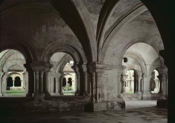 Interior view of the cloister from the chapter house (photo) | Obraz na stenu