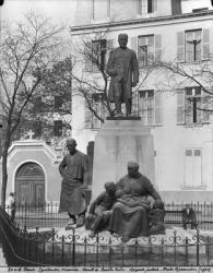 Monument to Emile Zola, avenue Emile Zola, Paris, c.1902-09 (bronze) (b/w photo) | Obraz na stenu