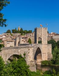 Besalu, Girona Province, Catalonia, Spain. Fortified bridge known as El Pont Vell, the Old Bridge, crossing the Fluvia river. Documents dating back to the 11th century mention a bridge on this site. (photo) | Obraz na stenu