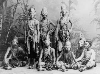 Masked men of the theater acting in "Topéing," Java, Indonesia, c.1900-1923 | Obraz na stenu