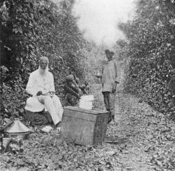 Mid-day halt on the march, from 'Under the African Sun; Under the African sun; a description of native races in Uganda, sporting adventures and other experiences', by William John Ansorge, 1899 (b/w photo) | Obraz na stenu