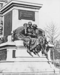 Monument to Alexandre Dumas Pere, the readers, 1883 (detail) (stone & bronze) (see also 98561, 287761, 287763, 287764) (b/w photo) | Obraz na stenu
