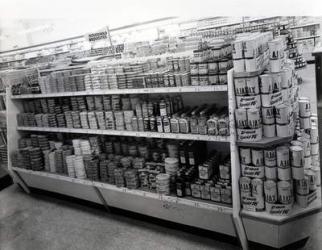 Household requisites aisle, Woolworths store, 1956 (b/w photo) | Obraz na stenu