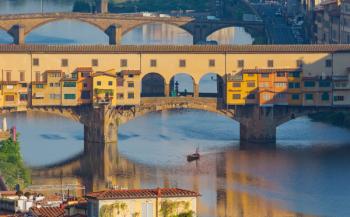 Florence, Tuscany, Italy. View from Piazzale Michelangelo to bridges across Arno river. Ponte Vecchio in foreground. (photo) | Obraz na stenu