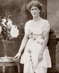 The Princess Mary, Princess Royal and Countess of Harewood (Victoria Alexandra Alice Mary) 1897 –1965). Third child and only daughter of King George V and Queen Mary. From La Esfera, 1914. | Obraz na stenu