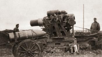 An Austrian giant siege-howitzer and its shell, used during World War One, from 'The Illustrated War News', 1915 (b/w photo) | Obraz na stenu