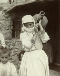 Armenian country girl, Yerevan (b/w photo) | Obraz na stenu