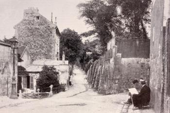 Picturesque street of old Montmartre, Paris, late 19th century. From La Esfera, 1914. | Obraz na stenu