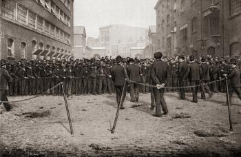 Unemployed men waiting for work on the docks, London, England in the late 19th century. From Living London, published c.1901 | Obraz na stenu