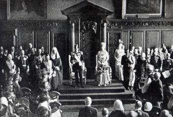 The King making his appeal for peace to the people of Ireland in the City Hall, illustration from 'The Queen', July 2nd 1921 (b/w photo) | Obraz na stenu