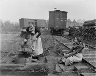 Girls of the paper mills, Appleton, Wisconsin, c.1880-99 (b/w photo) | Obraz na stenu