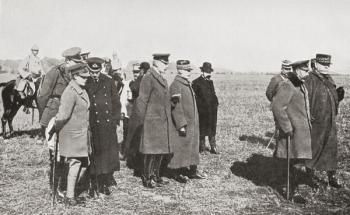 King George V visits the Western Front in November, 1915. From Edward VIII His Life and Reign. | Obraz na stenu