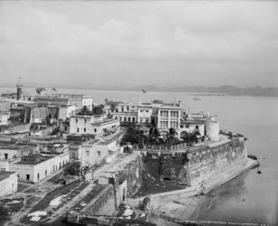 Governor's Palace and sea wall, San Juan, Puerto Rico, c.1903 (b/w photo) | Obraz na stenu
