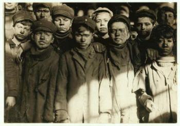 Breaker boys (who sort coal by hand) at Hughestown Borough Coal Co. Pittston, Pennsylvania, 1911 (b/w photo) | Obraz na stenu