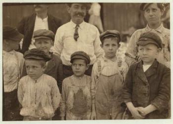Shrimp-pickers as young as 5 and 8 at the Dunbar, Lopez, Dukate Co, Biloxi, Mississippi, 1911 (b/w photo) | Obraz na stenu
